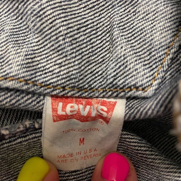 VINTAGE distressed LEVIS jean jacket - Picture 5 of 5